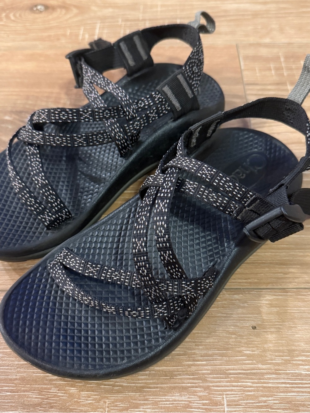 Chaco Girls Size 2 Black Strappy Outdoor Sandals